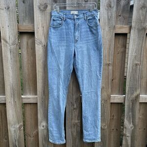 COPY - Abercrombie & Fitch 90s Slim Straight Ultra High Rise Curve Love Jeans 3…